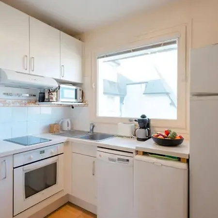 Apartment Bel 2 Pieces Avec Balcon, A 2 Min De La Gare - Fr-1-712-75 *