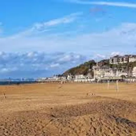 Apartment Bel 2 Pieces Avec Balcon, A 2 Min De La Gare - Fr-1-712-75 Deauville