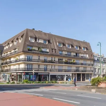 Bel 2 Pieces Avec Balcon, A 2 Min De La Gare - Fr-1-712-75 Apartment Deauville